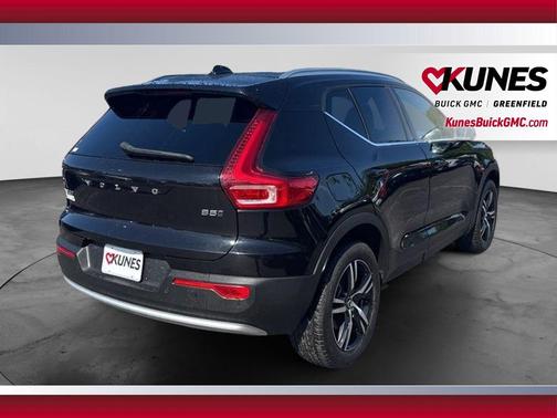 Onyx Black Metallic 2025 Volvo XC40 B5 Core Bright Theme