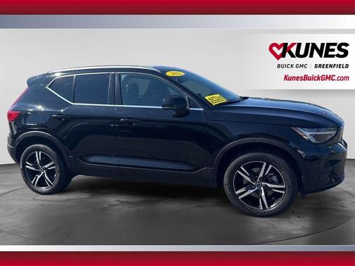 Onyx Black Metallic 2025 Volvo XC40 B5 Core Bright Theme