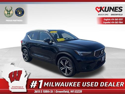Onyx Black Metallic 2025 Volvo XC40 B5 Core Bright Theme