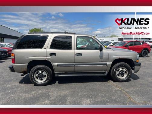 Light Pewter Metallic 2002 Chevrolet Tahoe LS