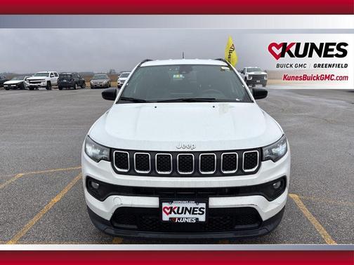 Bright White Clearcoat 2023 Jeep Compass Latitude