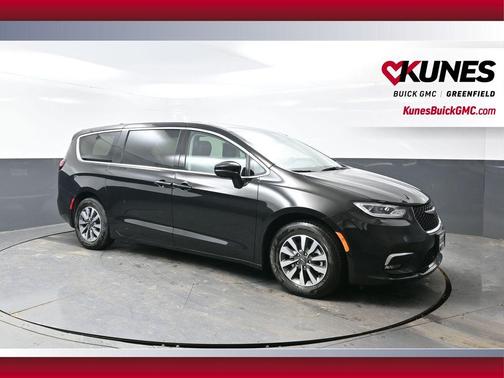 Diamond Black Crystal Pearlcoat 2024 Chrysler Pacifica Hybrid Select