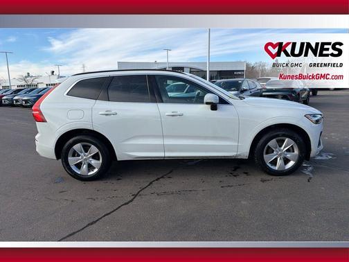 2022 Volvo XC60 B5 Momentum