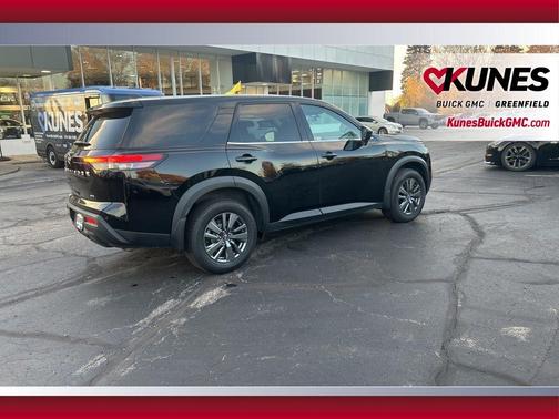 2024 Nissan Pathfinder S 4WD