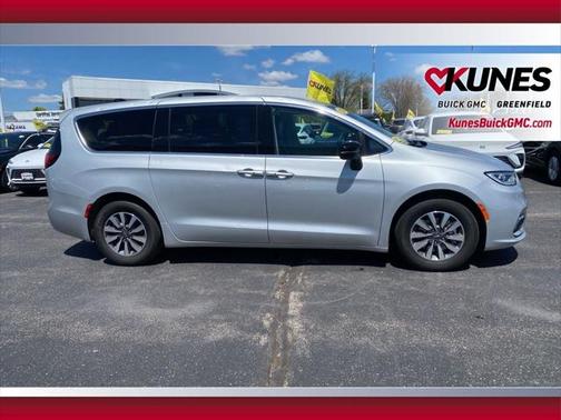 2024 Chrysler Pacifica Hybrid Select