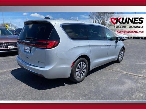 2024 Chrysler Pacifica Hybrid Select