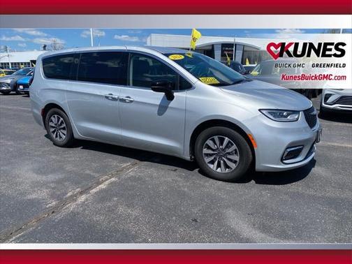 2024 Chrysler Pacifica Hybrid Select