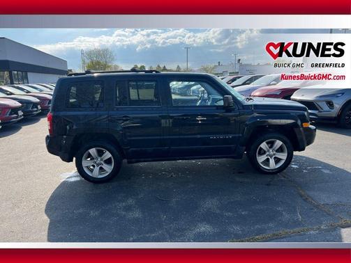 Brilliant Black Crystal Pearlcoat 2011 Jeep Patriot Sport