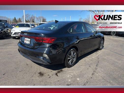 Aurora Black 2024 Kia Forte LXS