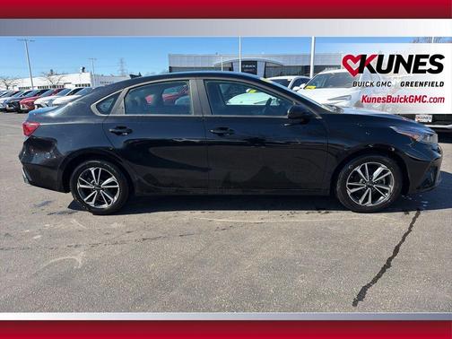 Aurora Black 2024 Kia Forte LXS