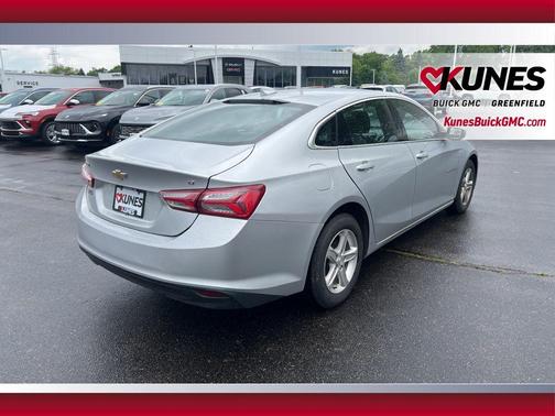 Silver Ice Metallic 2022 Chevrolet Malibu FWD LT