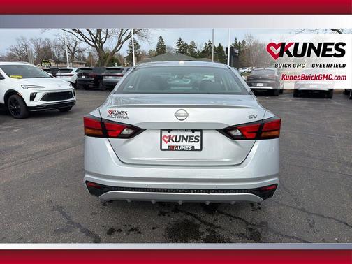 Brilliant Silver Metallic 2024 Nissan Altima 2.5 SV