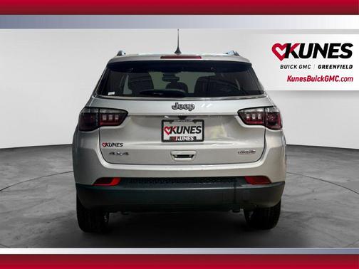 Silver Zynith Metallic Clearcoat 2024 Jeep Compass Latitude