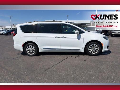 Bright White Clearcoat 2017 Chrysler Pacifica Touring-L