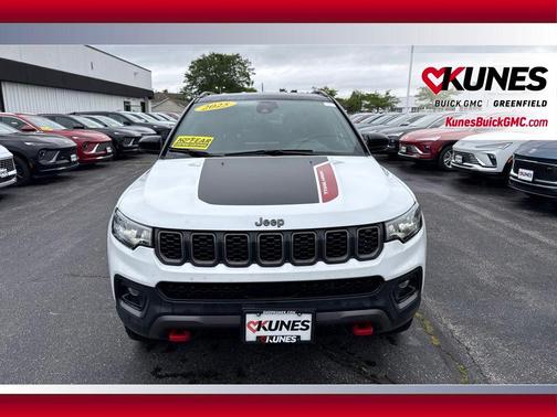 Bright White Clearcoat 2025 Jeep Compass Trailhawk