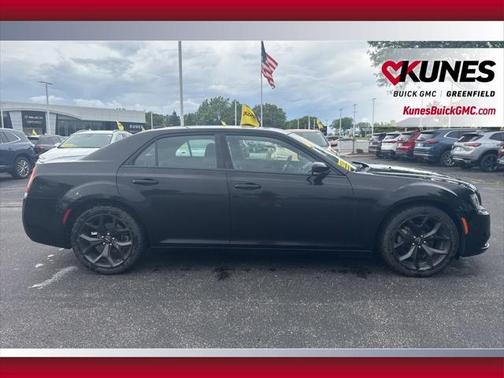 2022 Chrysler 300 S