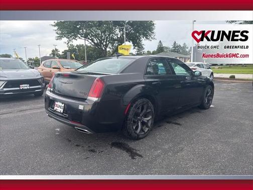 2022 Chrysler 300 S