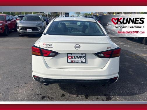 Glacier White 2024 Nissan Altima SR FWD