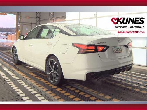 Glacier White 2024 Nissan Altima SR FWD