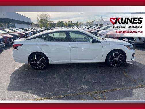 Glacier White 2024 Nissan Altima SR FWD