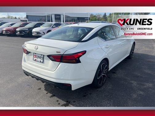 Glacier White 2024 Nissan Altima SR FWD