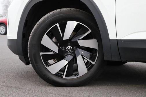 2025 Volkswagen Atlas Cross Sport 2.0T SE w/Technology 4MOTION