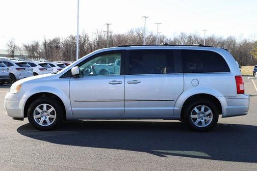 2009 Chrysler Town & Country Touring