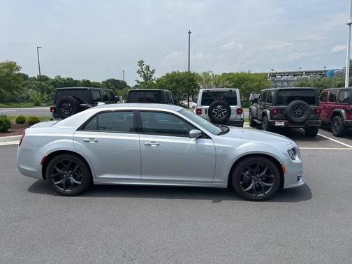 2023 Chrysler 300 Touring
