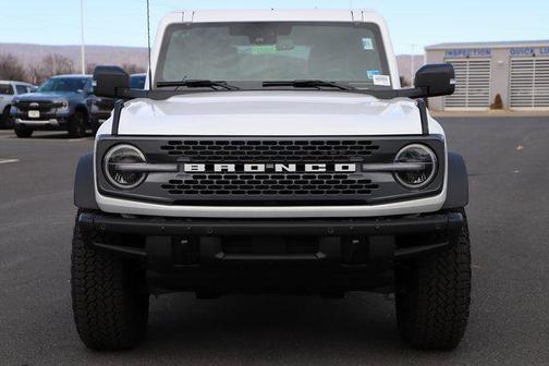 Oxford White 2025 Ford Bronco Badlands