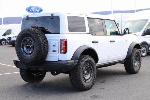 Oxford White 2025 Ford Bronco Badlands