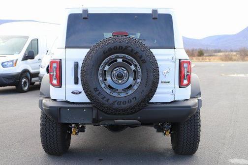 Oxford White 2025 Ford Bronco Badlands
