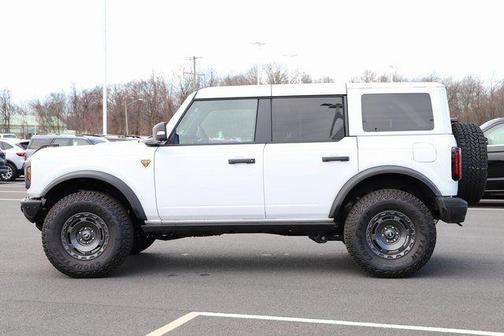 Oxford White 2025 Ford Bronco Badlands