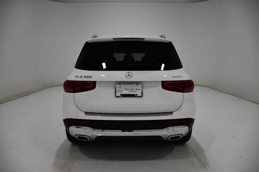 White 2023 Mercedes-Benz GLB 250 4MATIC