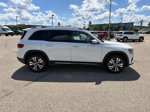 Polar White 2026 Mercedes-Benz GLB 250 4MATIC