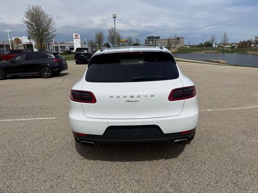 White 2018 Porsche Macan Macan