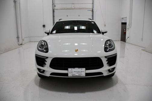 White 2018 Porsche Macan Macan