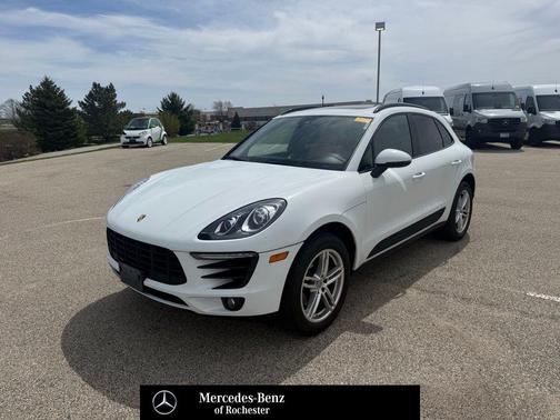 White 2018 Porsche Macan Macan