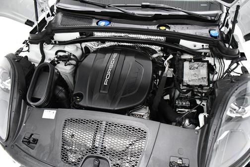 2021 Porsche Macan Base