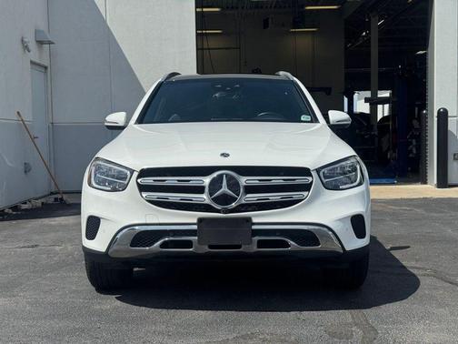 White 2022 Mercedes-Benz GLC 300 4MATIC