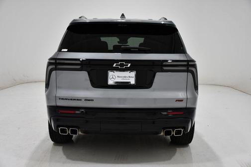 Sterling Gray Metallic 2024 Chevrolet Traverse RS