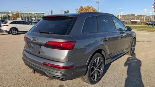 2025 Audi Q7 45 Premium Plus