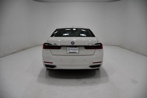 2022 BMW 740 i xDrive