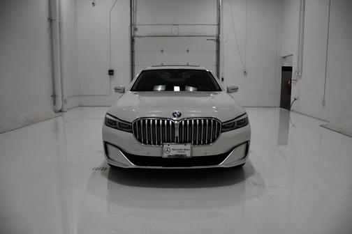 2022 BMW 740 i xDrive