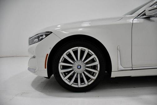 2022 BMW 740 i xDrive