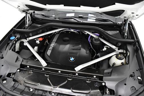 White Metallic 2024 BMW X7 xDrive40i