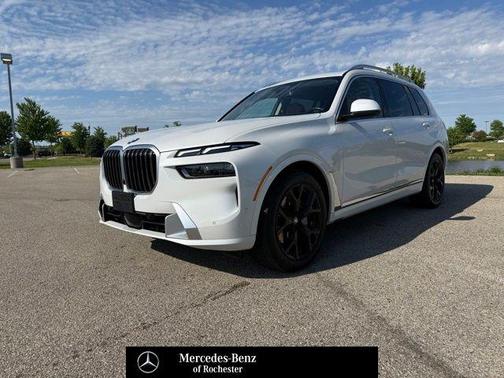 White Metallic 2024 BMW X7 xDrive40i