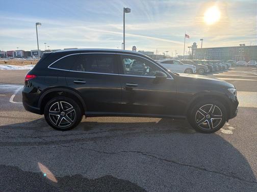 2026 Mercedes-Benz GLC 300 4MATIC
