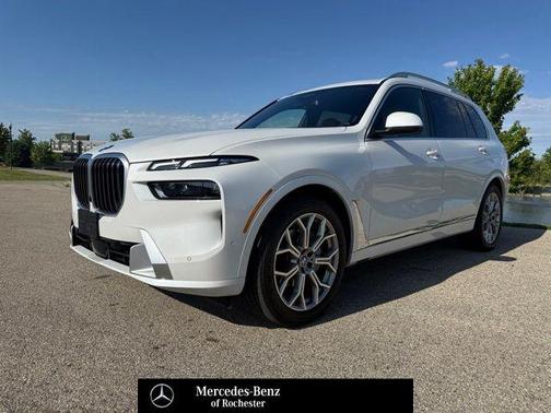 Mineral White Metallic 2024 BMW X7 xDrive40i