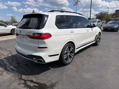 Mineral White Metallic 2022 BMW X7 xDrive40i