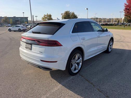 Glacier White Metallic 2023 Audi Q8 55 Premium Plus